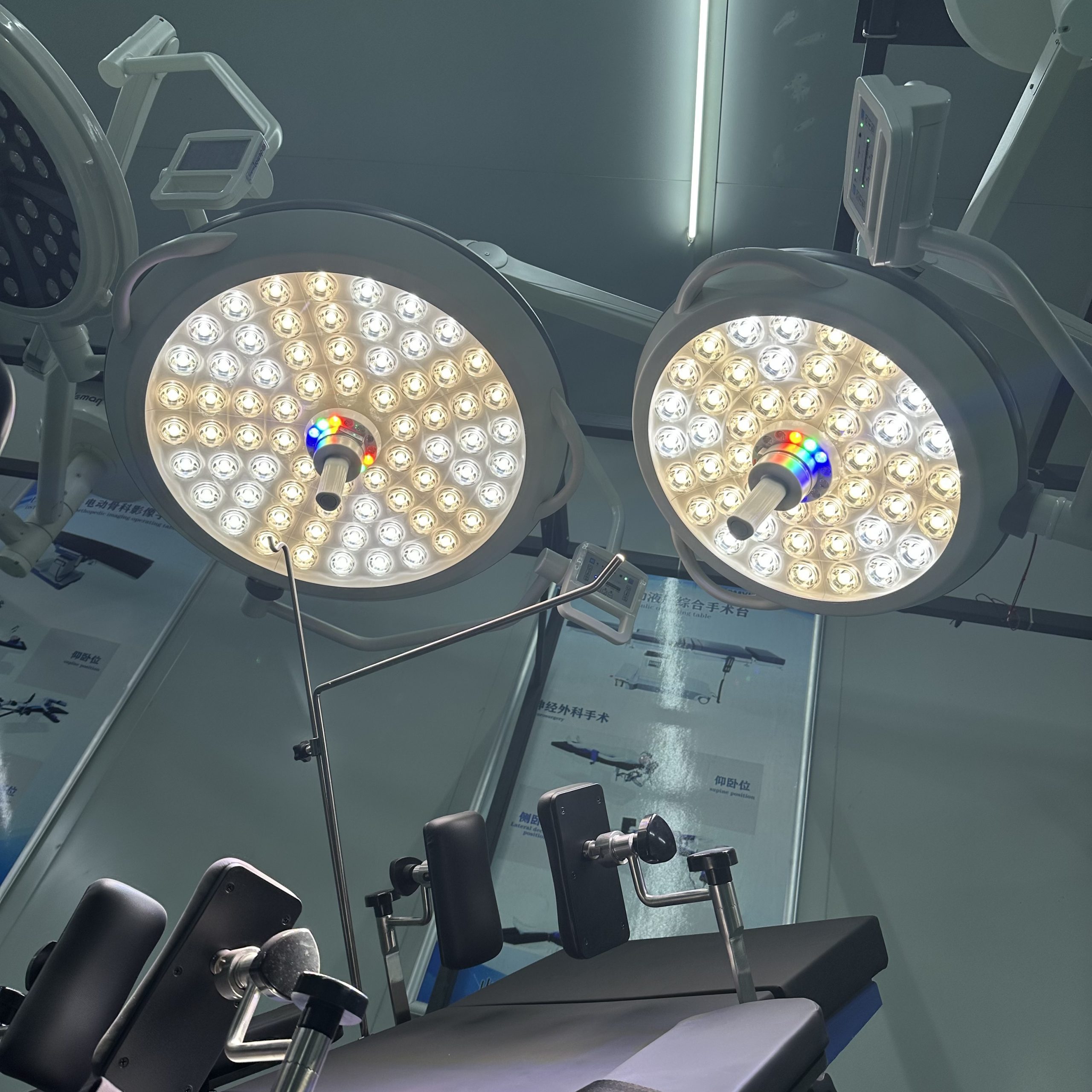 Find high-quality surgical lights for sale, including LED, shadowless, and ceiling-mounted options. Upgrade your operating room with reliable solutions from Deman Medical.